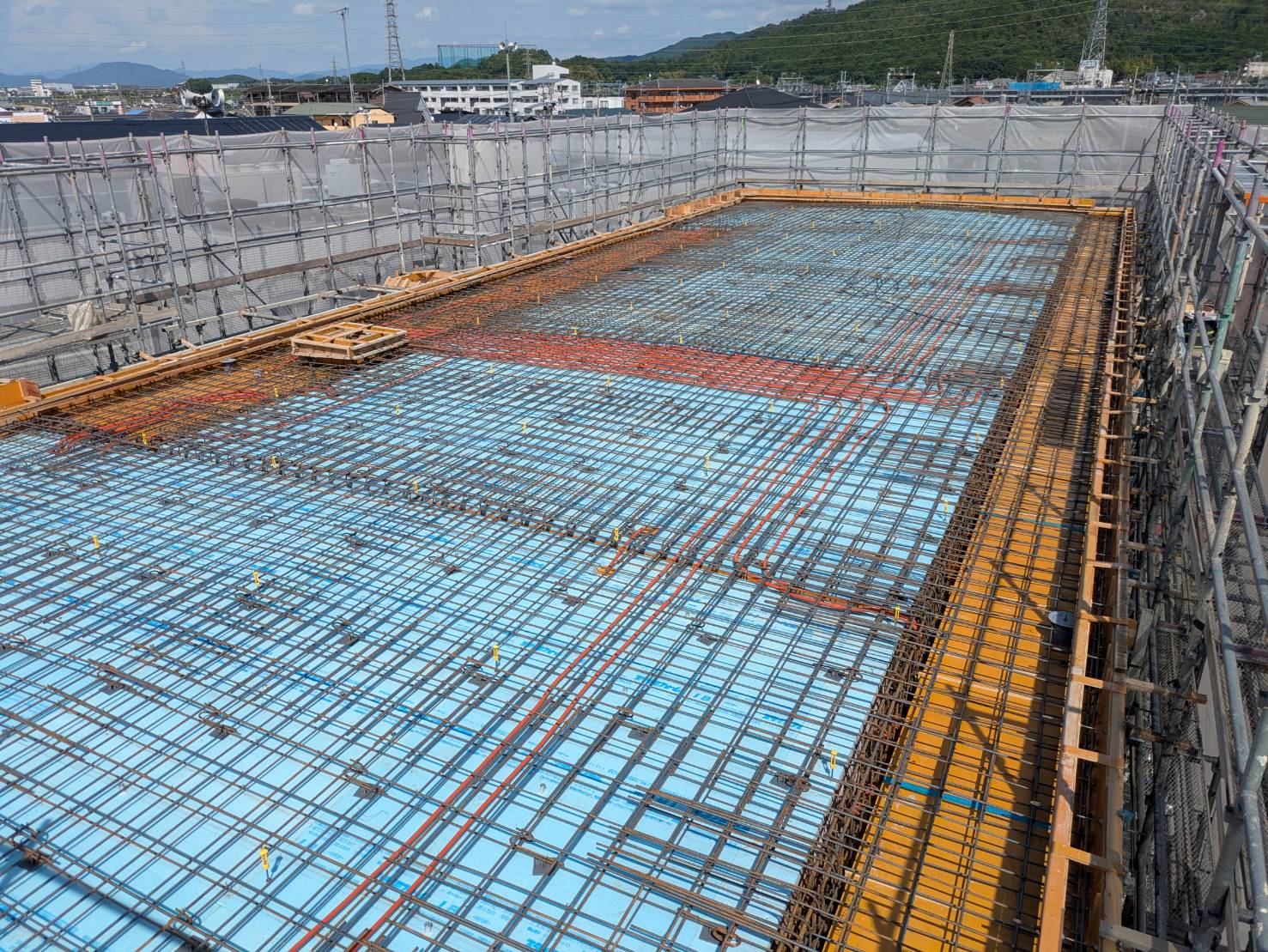 マンション新築工事　屋上スラブ配管